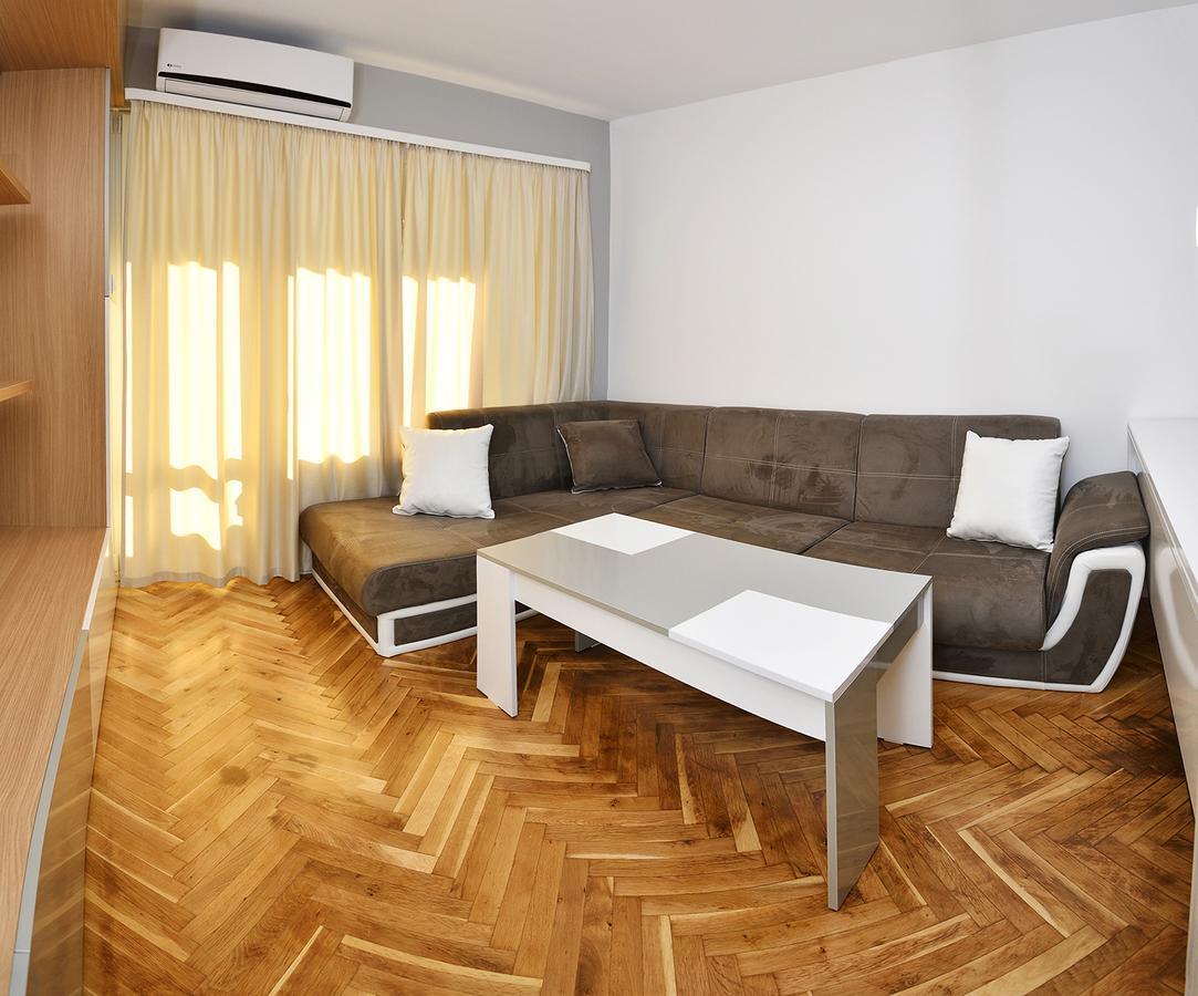 Chaika Apartment Warna Exterior foto